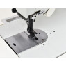 Прямострочная швейная машина с тройным продвижением Aurora A-662D со встроенным мотором и позиционером иглы