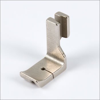 Лапка для промышленной швейной машины 36069 R 1/4 правая д/шнура