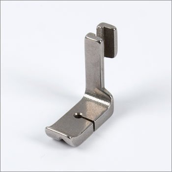 Лапка для промышленной швейной машины 36069 R 1/8 правая д/шнура